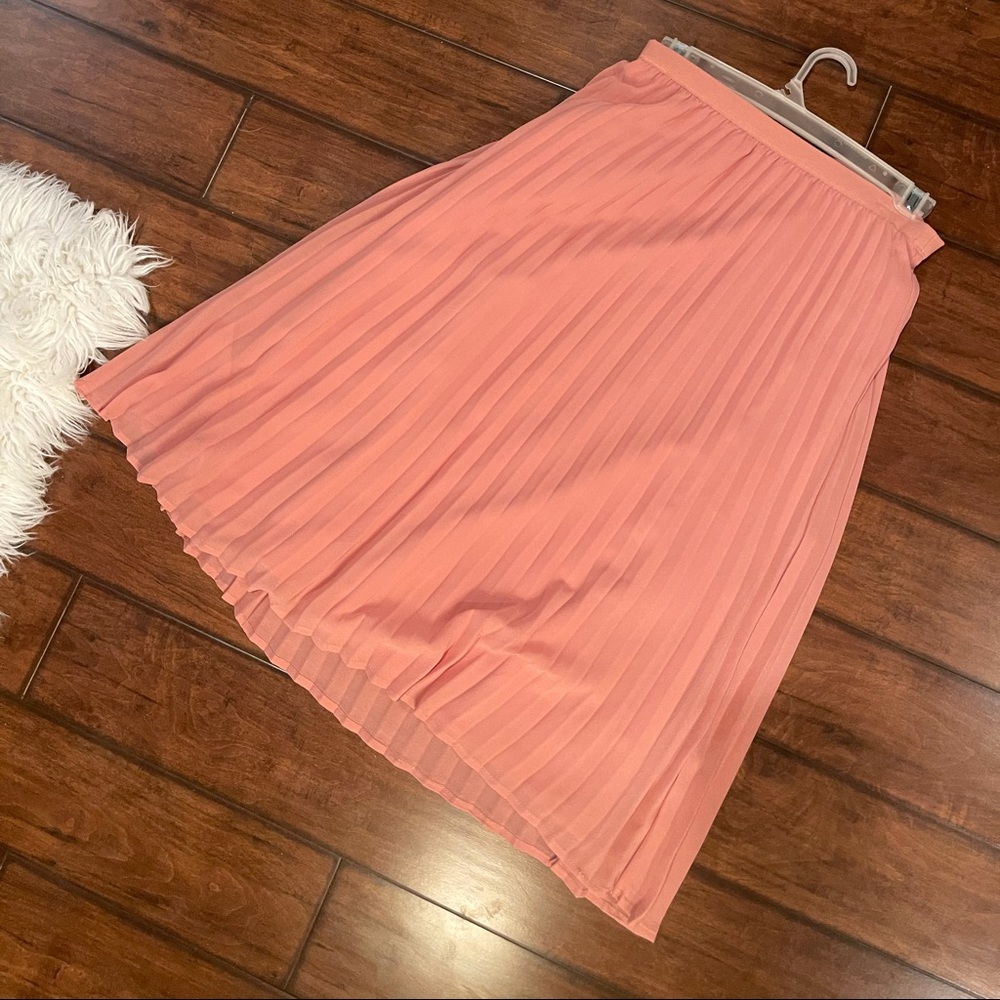 Dynamite Pleated Skirt